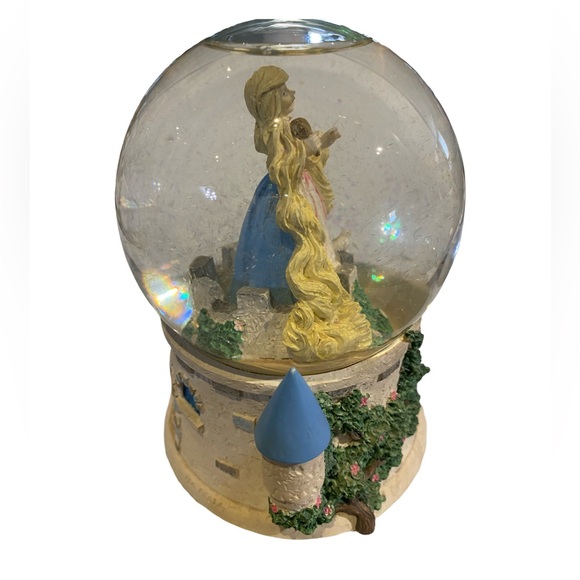 MUSICAL WATER GLOBE RAPUNZEL / ASHTON DRAKE DIANNA EFFNER "Rapunzel”/Snow Globe - Picture 5 of 5